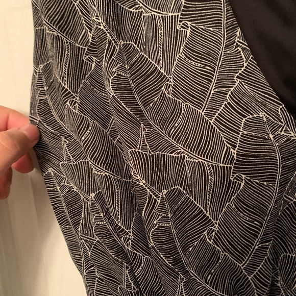 🌵Express Monochrome Print Dress w/ Back Slit🌵 - Picture 7 of 9